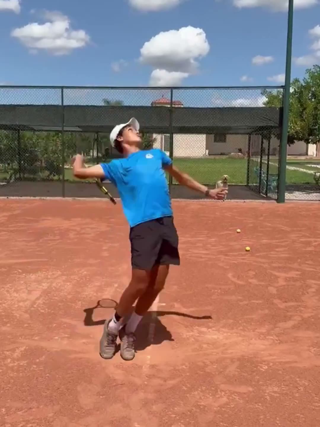 iTUSA tennis assessment combining stroke analysis, technical evaluation and personalized correction.